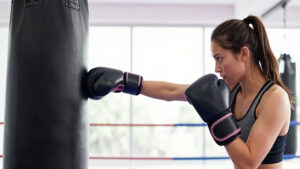 Review-Sarung-Tangan-Boxing-Untuk-Wanita-Desain-Stylish-dan-Aman